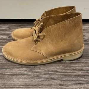 Clarks Desert Brown Suede Boot (M 7.5 | W 9)